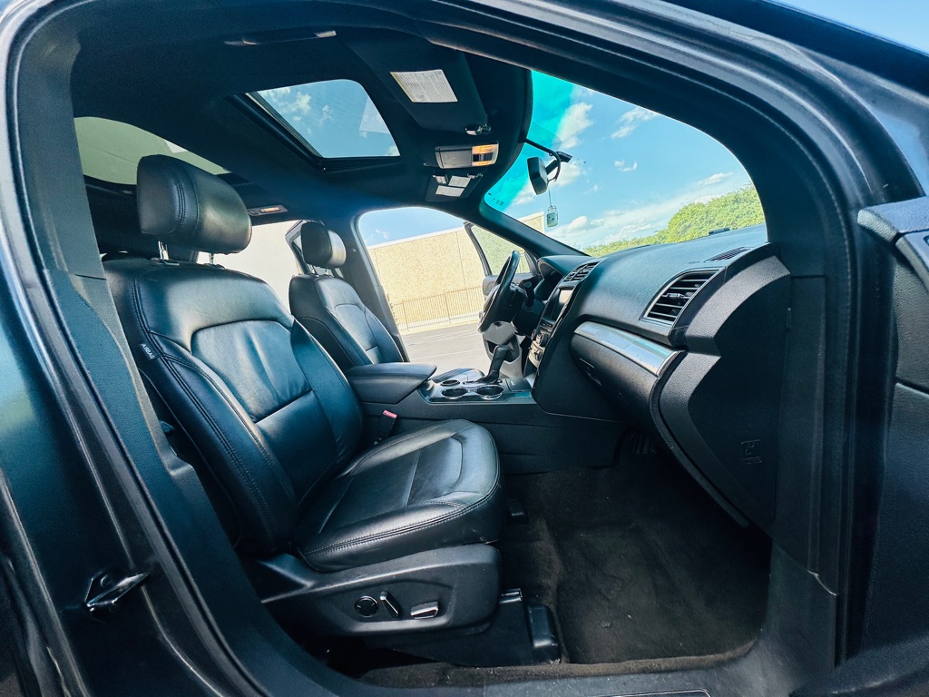 Photo 26 of this FORD EXPLORER