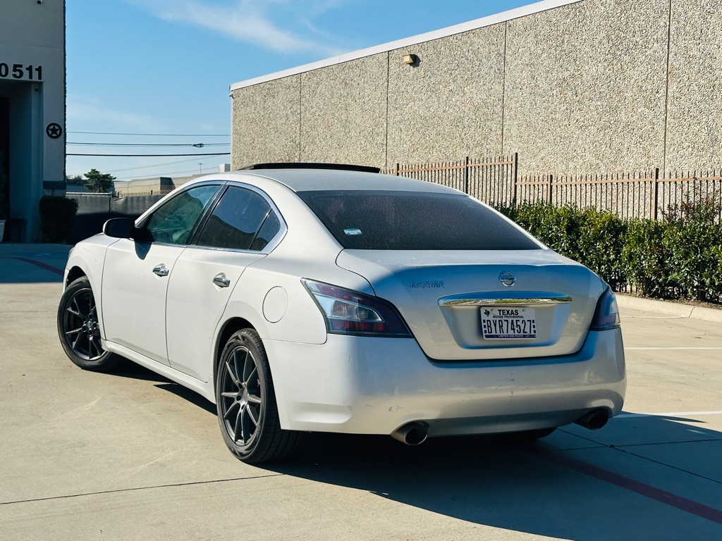 Photo 6 of this NISSAN MAXIMA