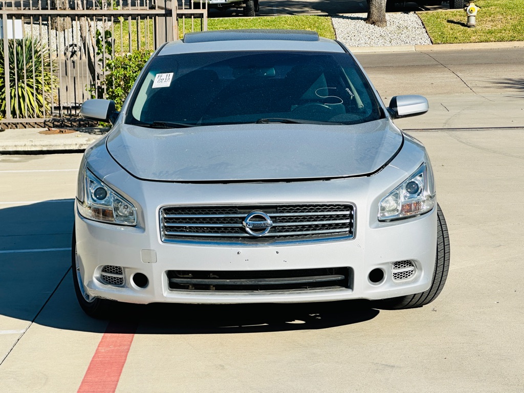 Photo 2 of this NISSAN MAXIMA