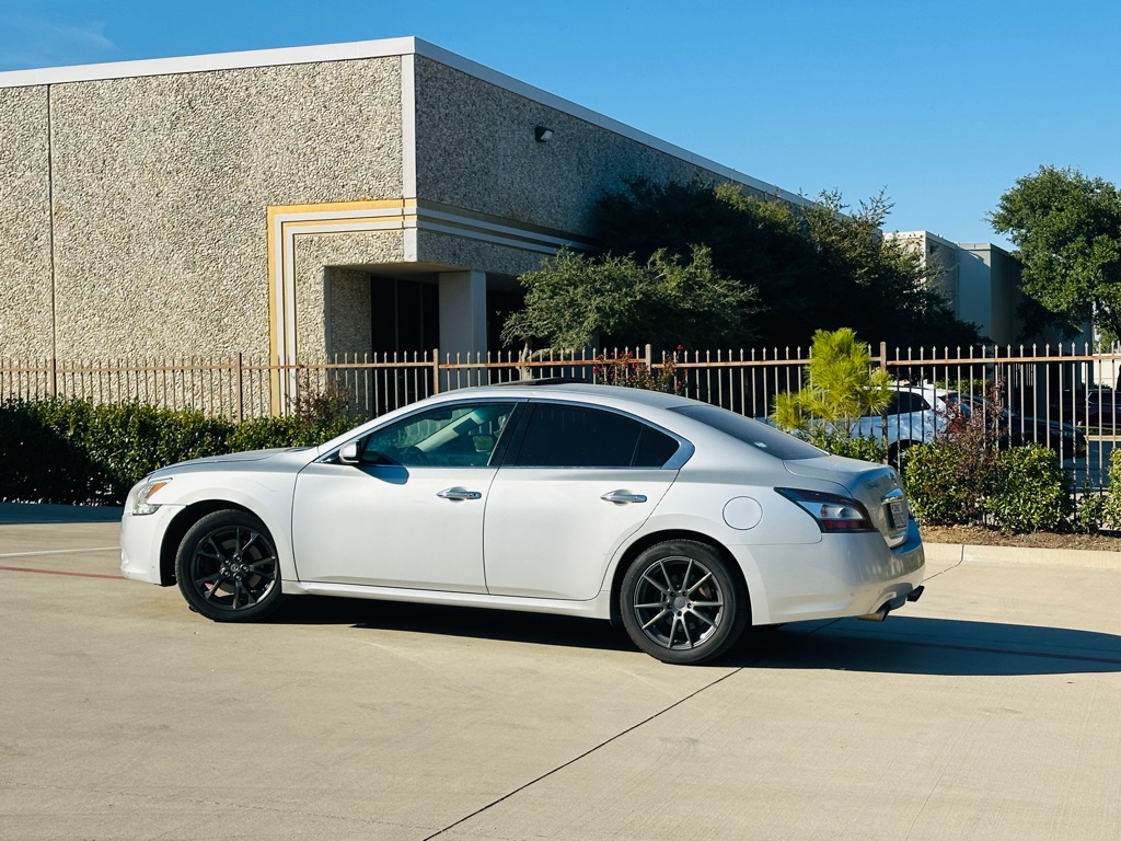 Photo 5 of this NISSAN MAXIMA