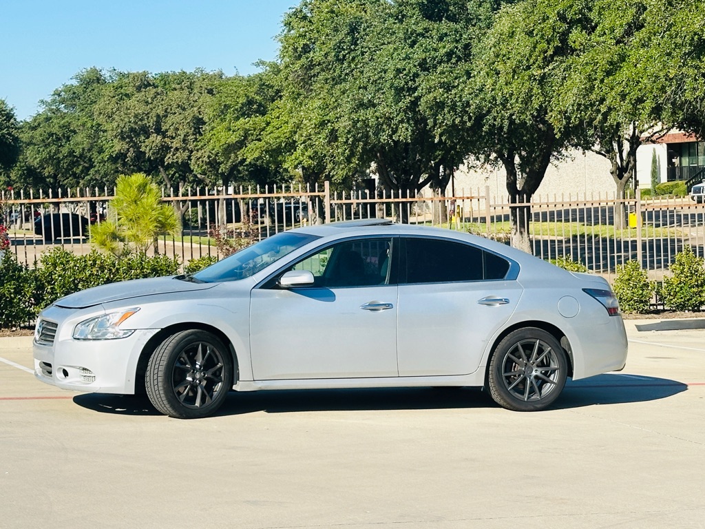 Photo 4 of this NISSAN MAXIMA