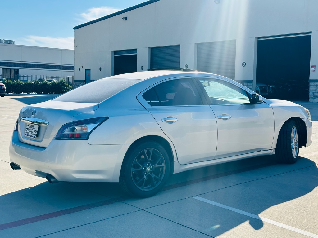 Photo 9 of this NISSAN MAXIMA