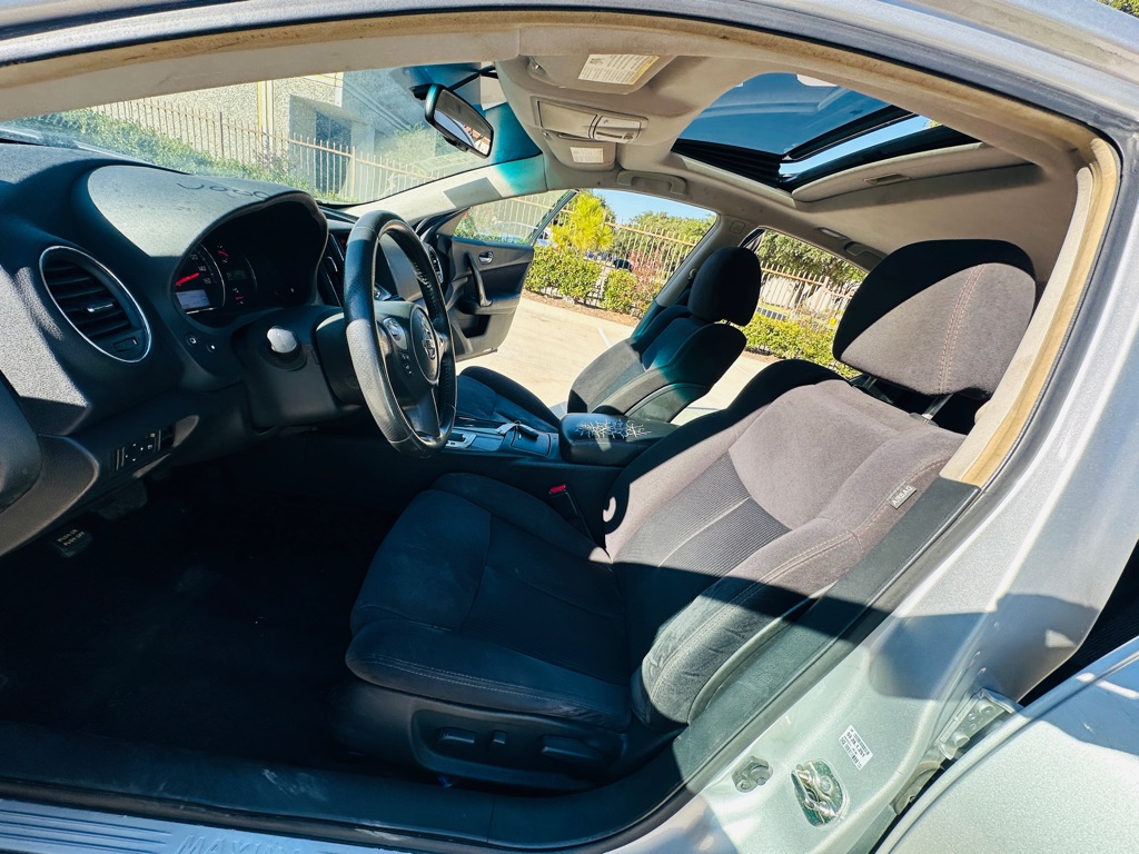 Photo 11 of this NISSAN MAXIMA