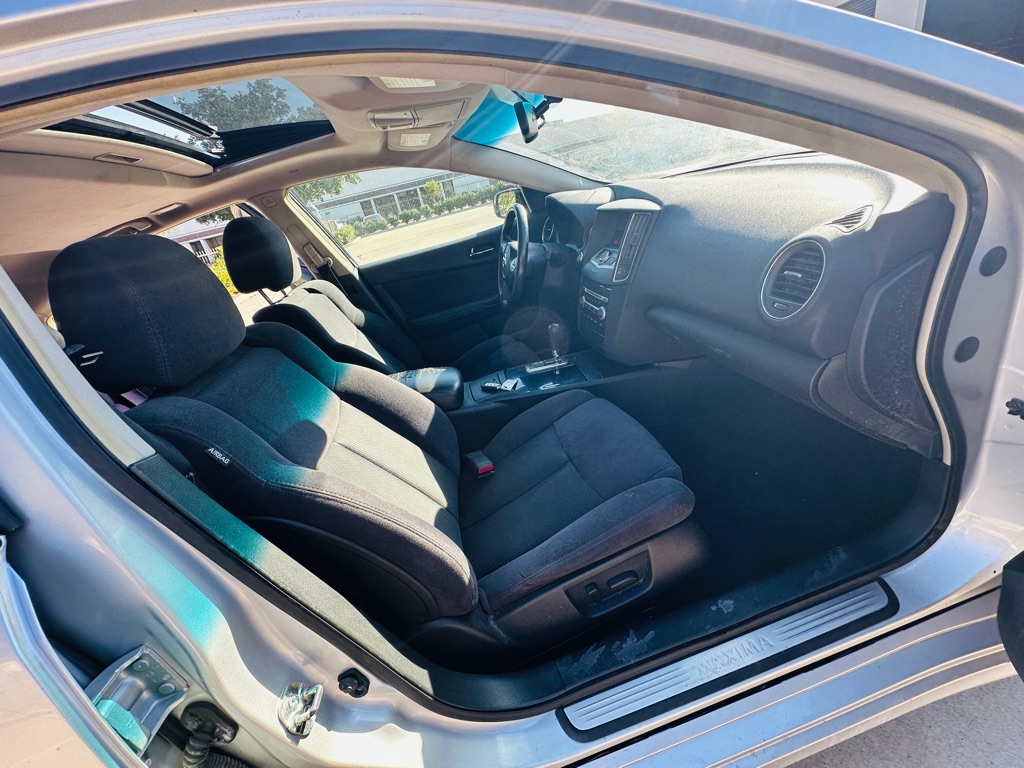Photo 17 of this NISSAN MAXIMA