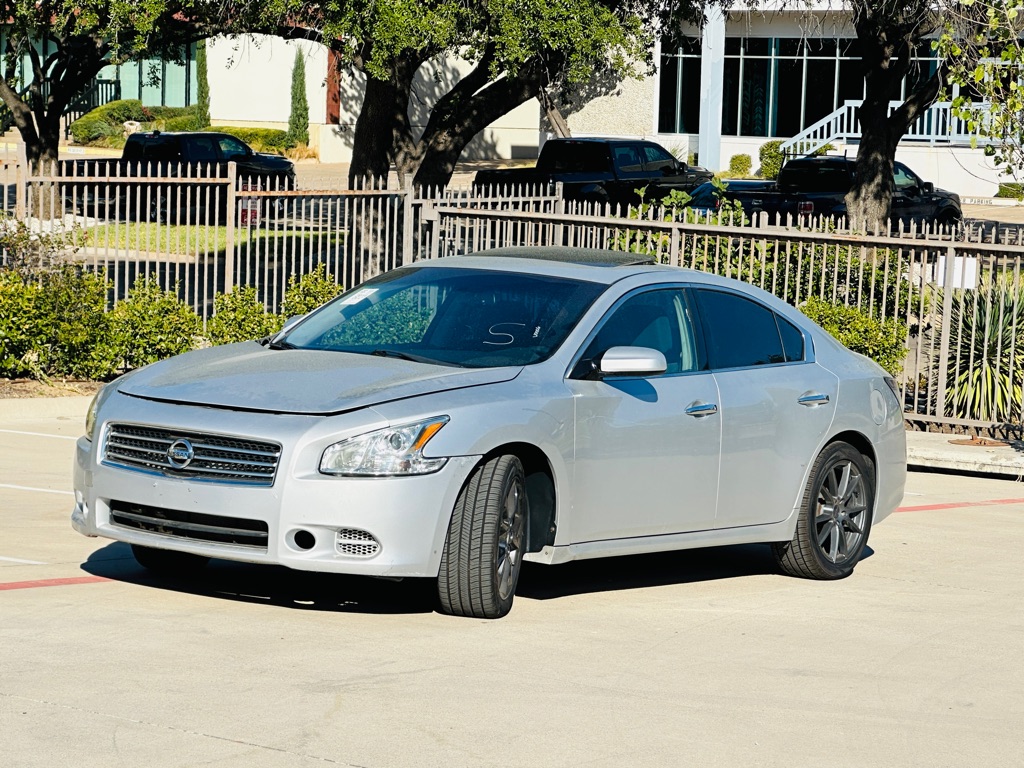 Photo 3 of this NISSAN MAXIMA