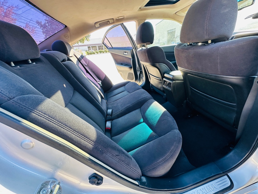Photo 15 of this NISSAN MAXIMA
