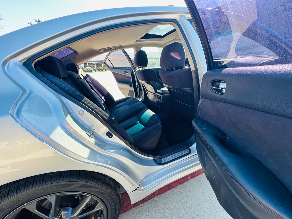 Photo 14 of this NISSAN MAXIMA