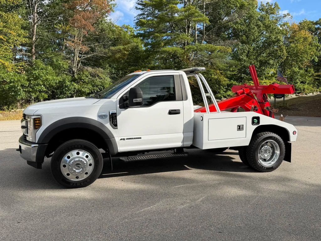 Photo 2 of this FORD F450