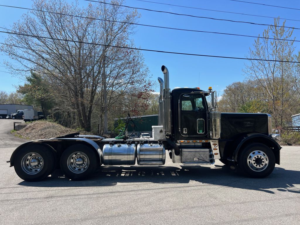 Photo 7 of this PETERBILT 389