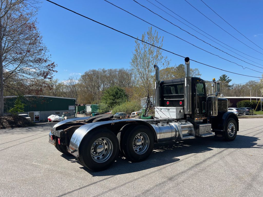 Photo 8 of this PETERBILT 389