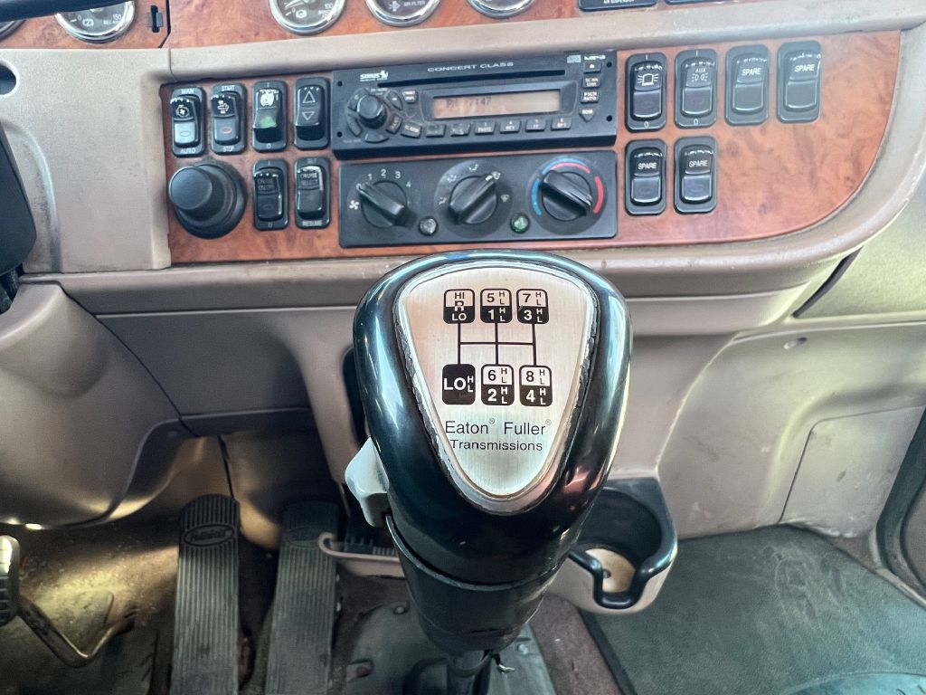 Photo 12 of this PETERBILT 389
