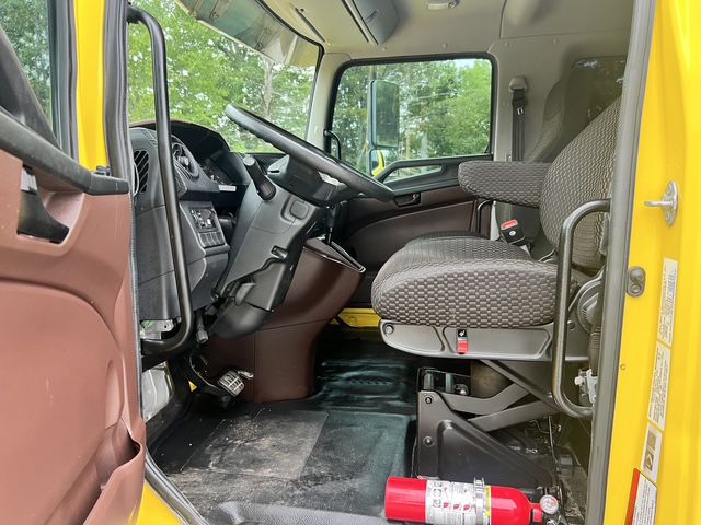 Photo 15 of this HINO HINO L6