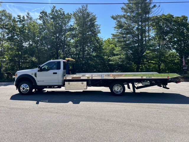 Photo 3 of this FORD F550
