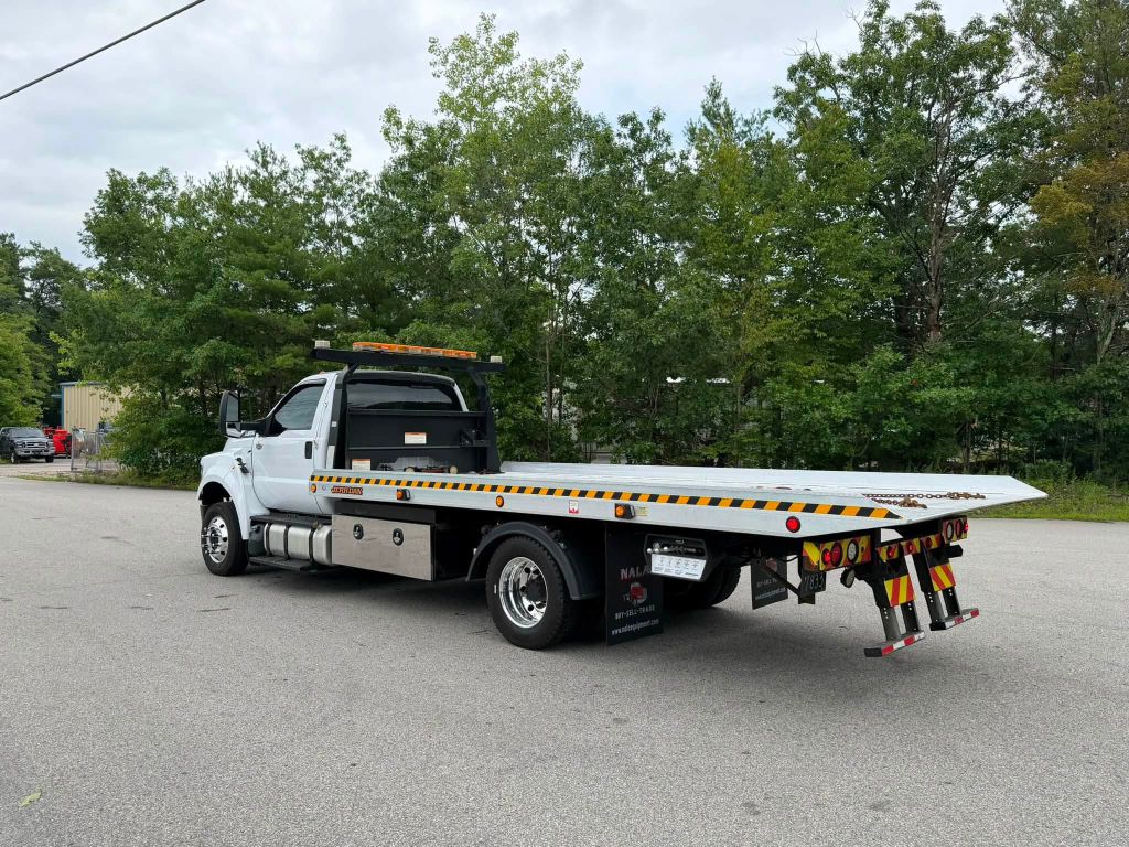 Photo 4 of this FORD F650