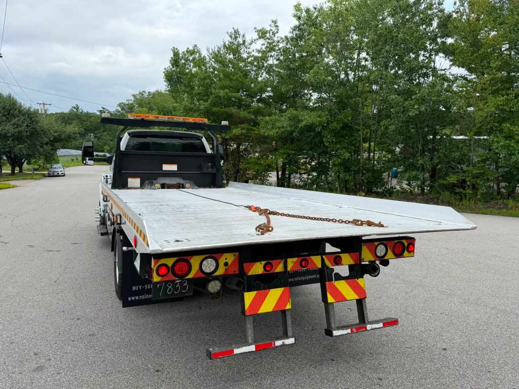 Photo 5 of this FORD F650