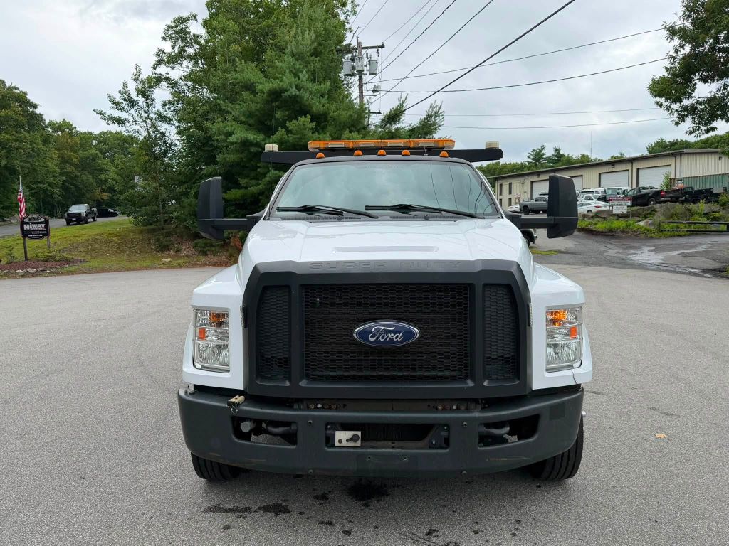 Photo 6 of this FORD F650
