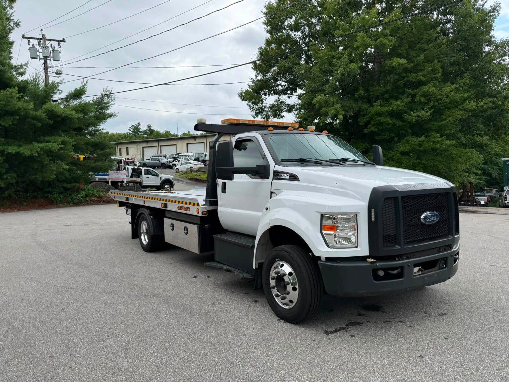Photo 7 of this FORD F650
