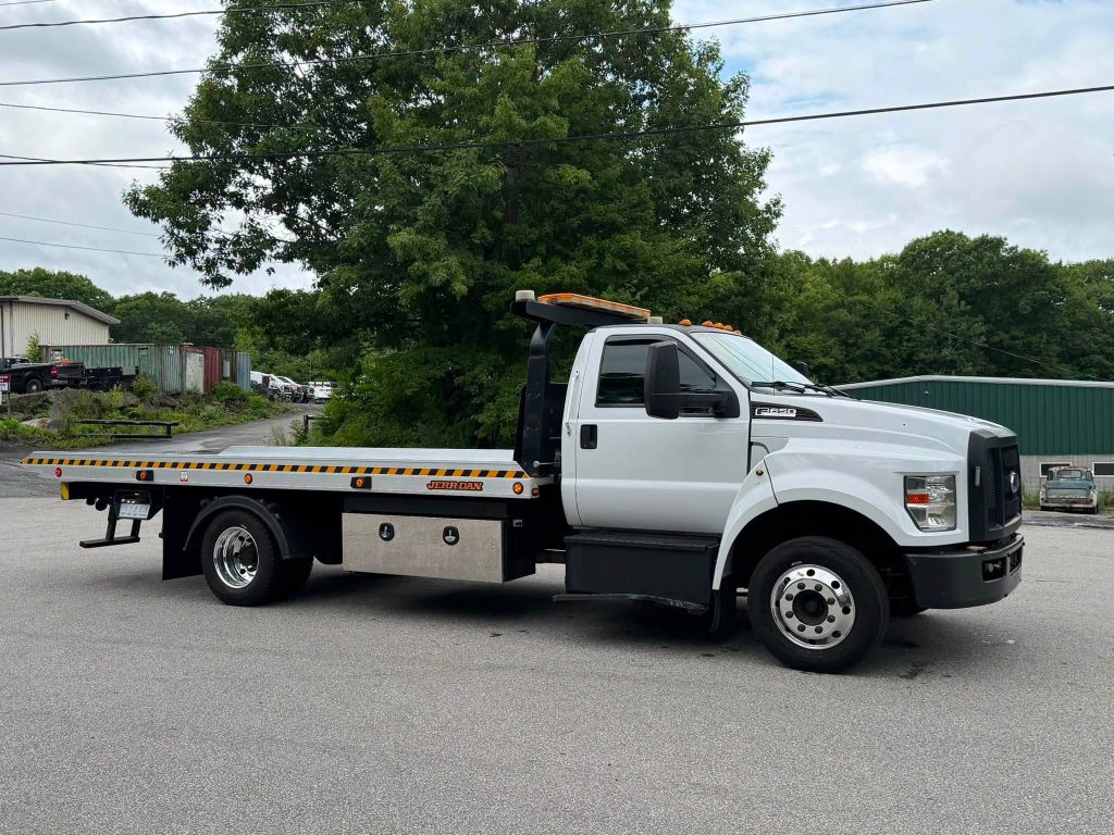 Photo 8 of this FORD F650