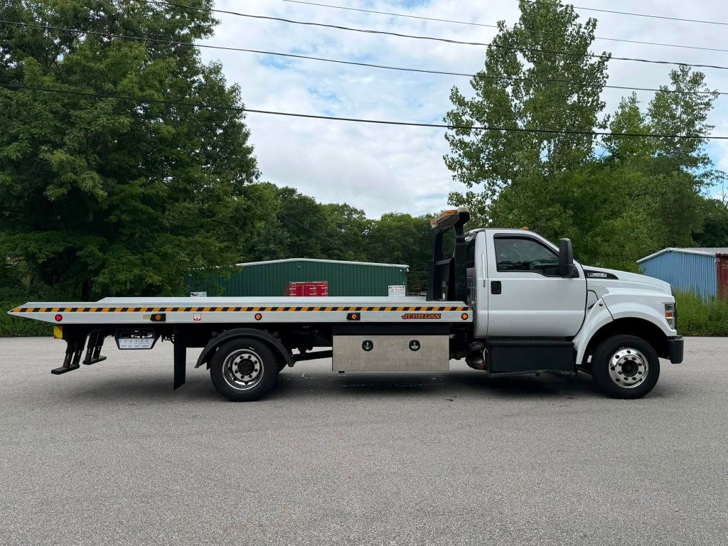 Photo 9 of this FORD F650