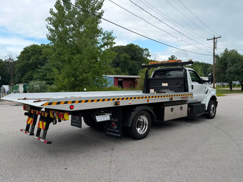 Photo 10 of this FORD F650