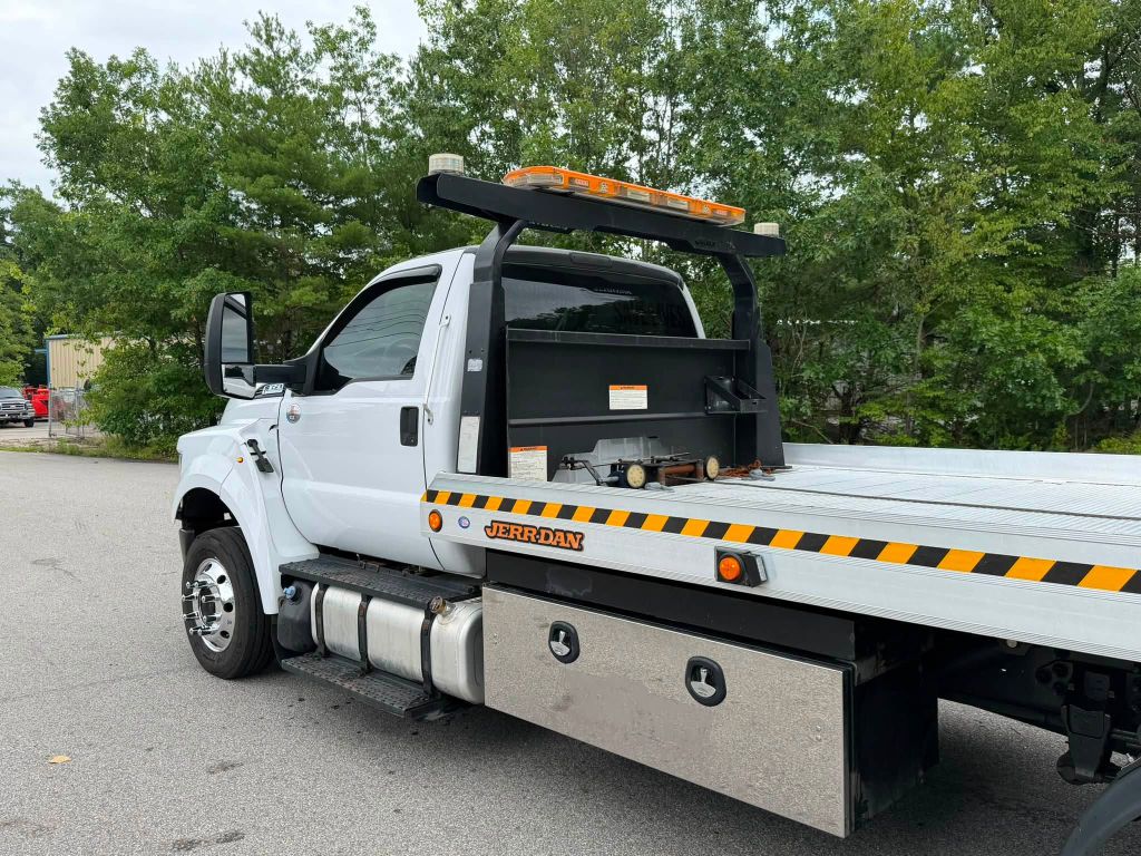 Photo 11 of this FORD F650
