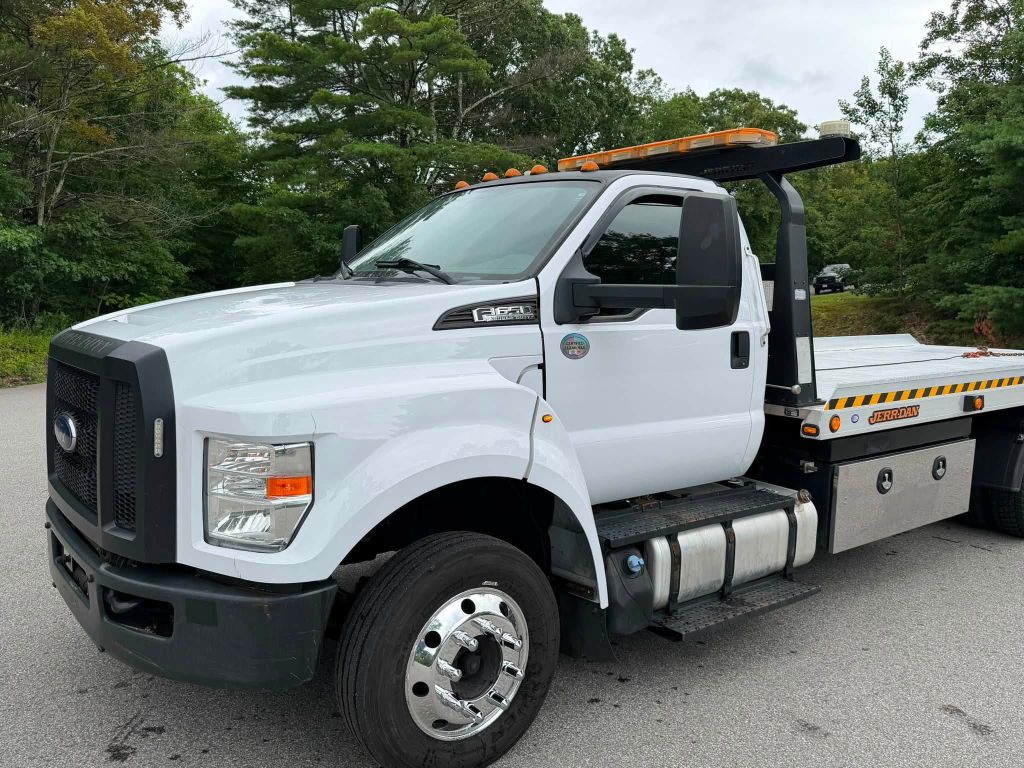 Photo 12 of this FORD F650