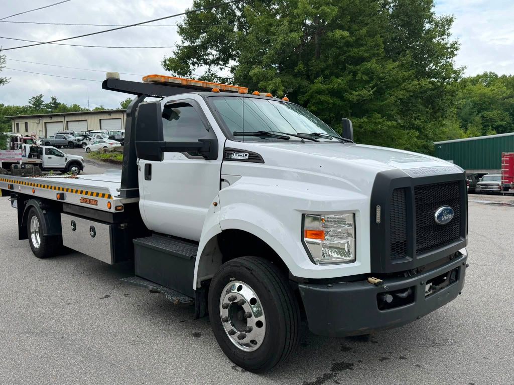 Photo 13 of this FORD F650