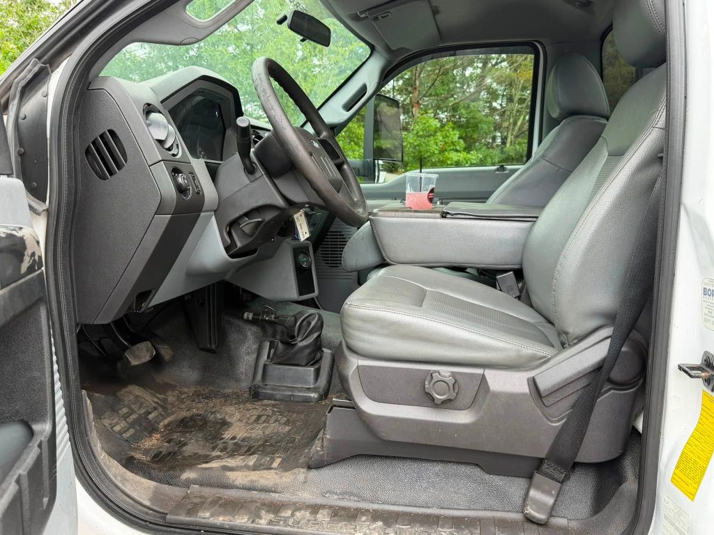 Photo 14 of this FORD F650