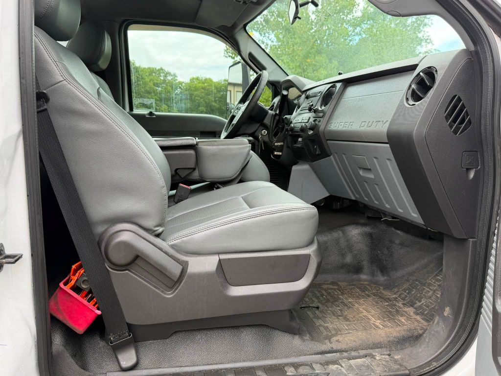 Photo 15 of this FORD F650