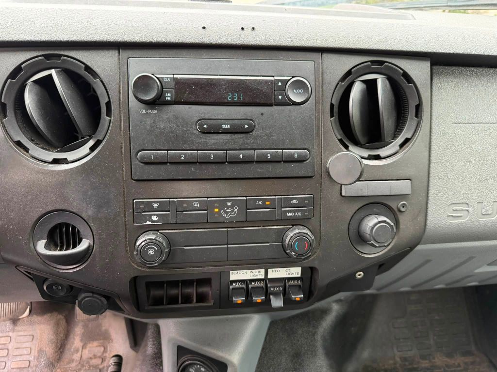 Photo 18 of this FORD F650