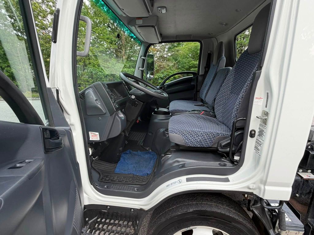 Photo 16 of this ISUZU NPR