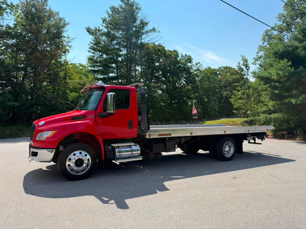 Photo 2 of this INTERNATIONAL MV607