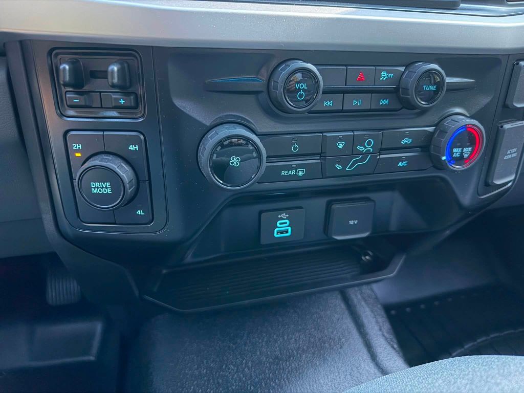 Photo 21 of this FORD F450