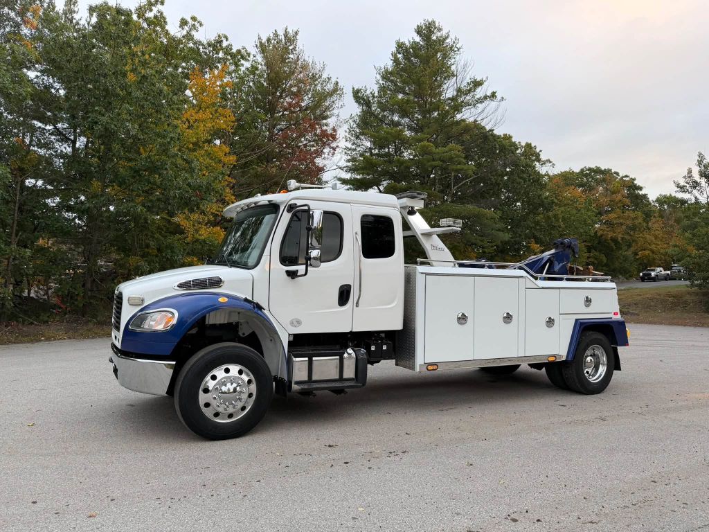 Photo 2 of this FREIGHTLINER M2