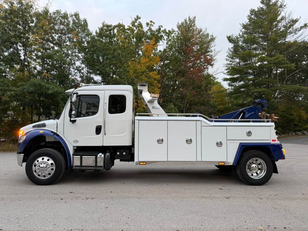 Photo 3 of this FREIGHTLINER M2