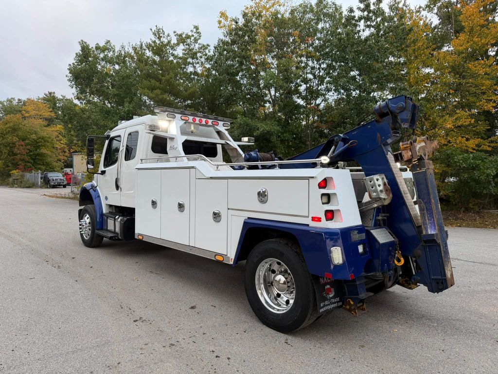 Photo 4 of this FREIGHTLINER M2