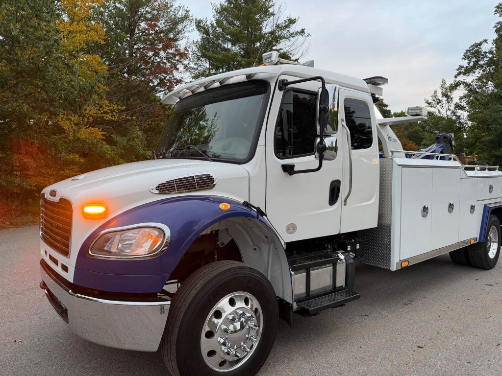 Photo 6 of this FREIGHTLINER M2