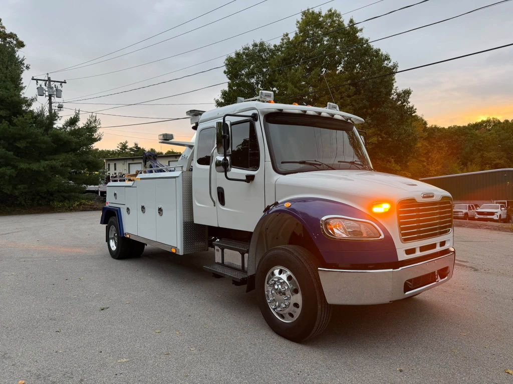 Photo 8 of this FREIGHTLINER M2