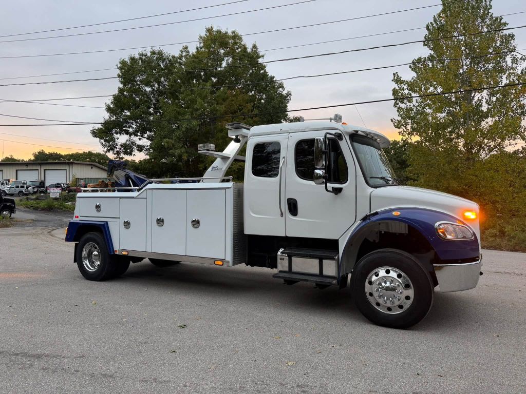 Photo 9 of this FREIGHTLINER M2