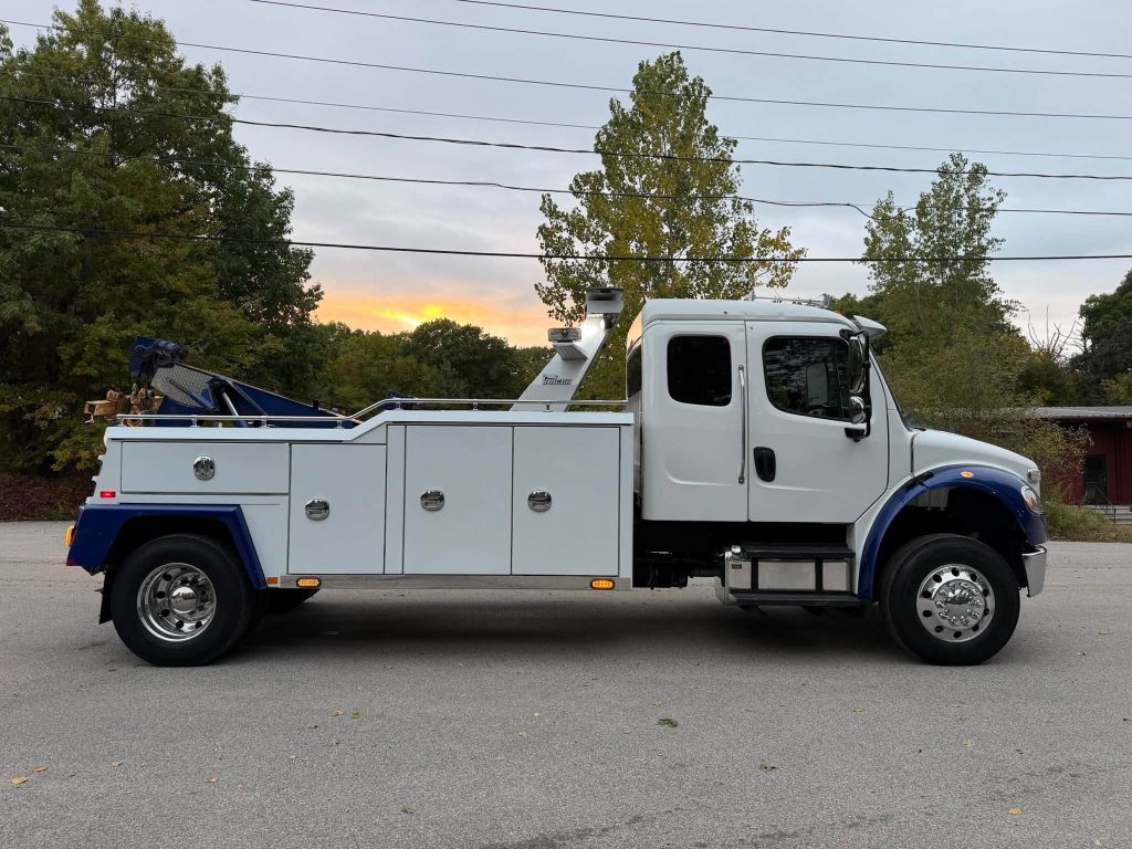 Photo 10 of this FREIGHTLINER M2