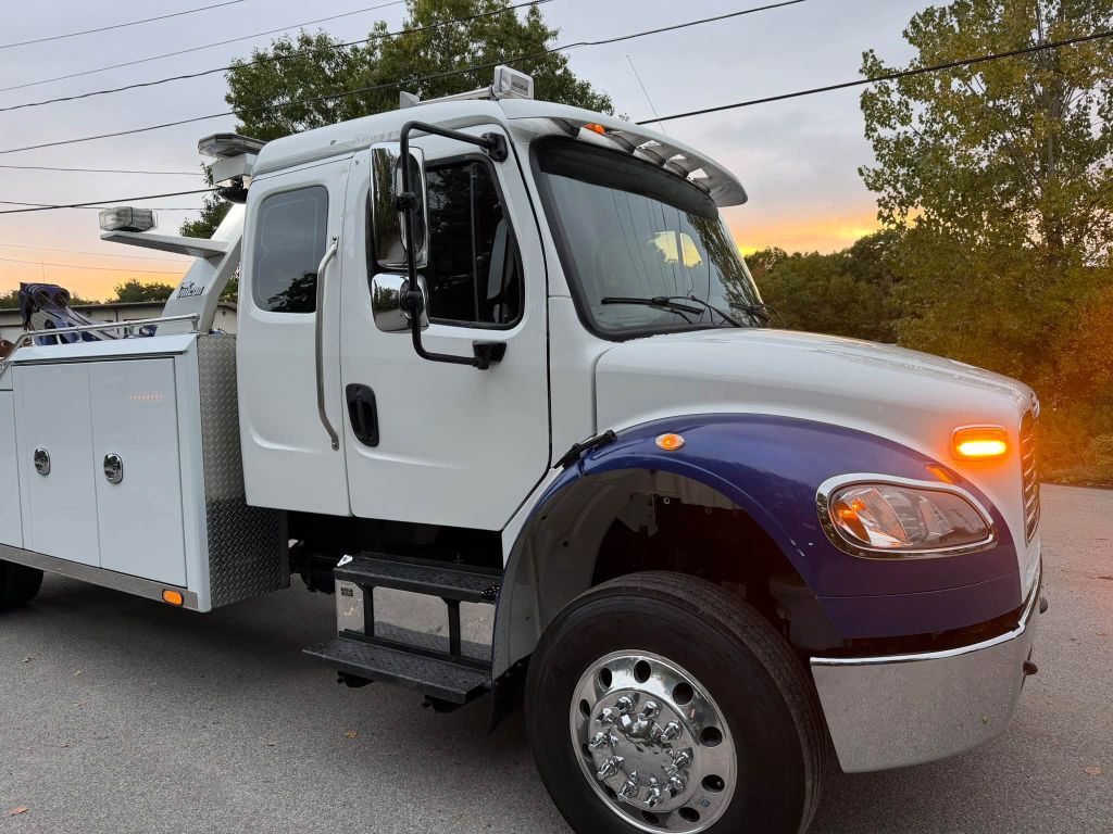 Photo 13 of this FREIGHTLINER M2