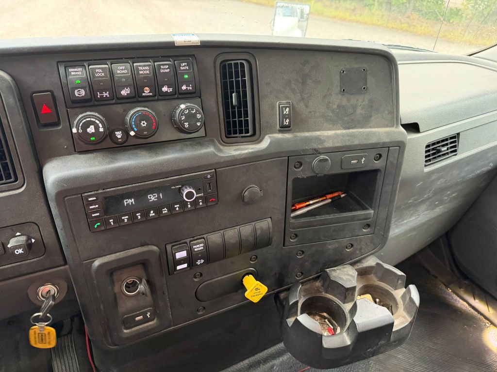 Photo 10 of this INTERNATIONAL MV607