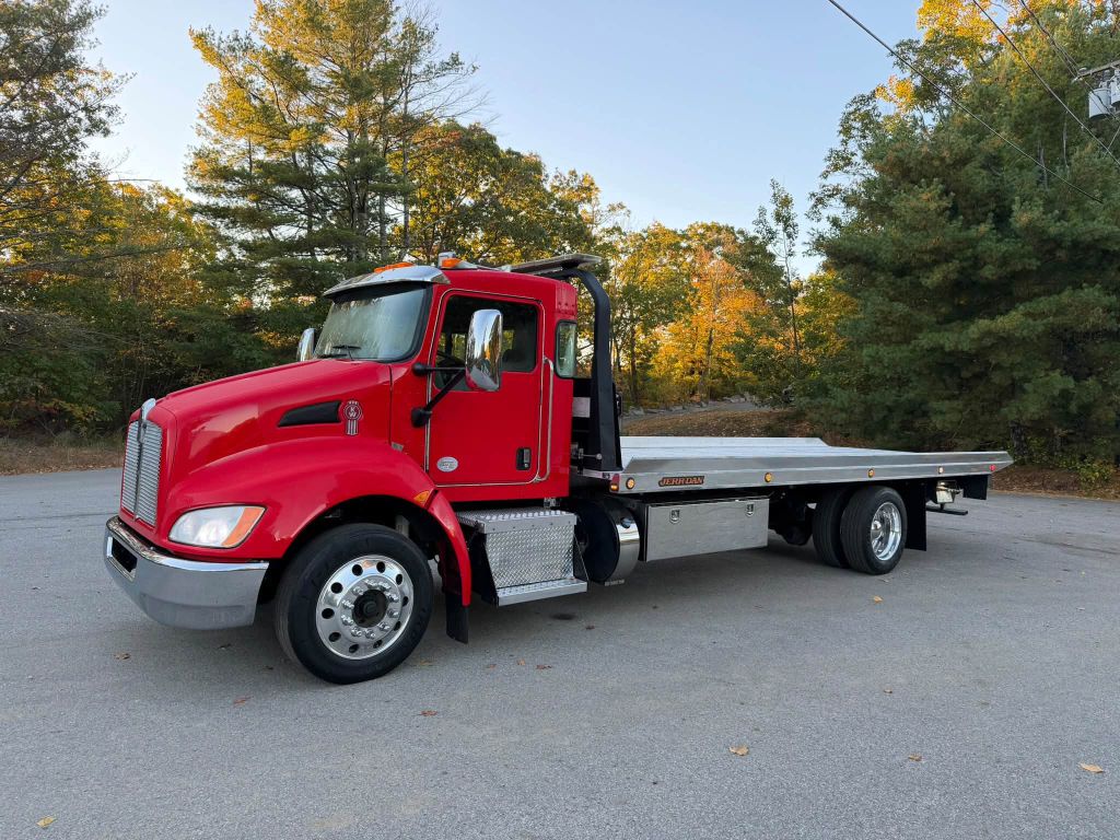 Photo 2 of this KENWORTH T270