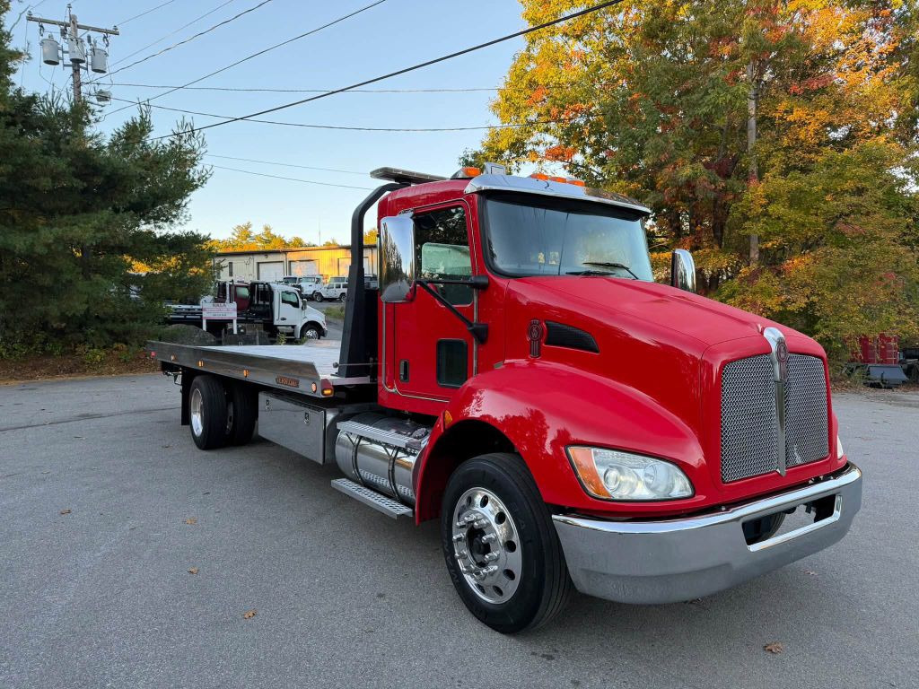 Photo 9 of this KENWORTH T270