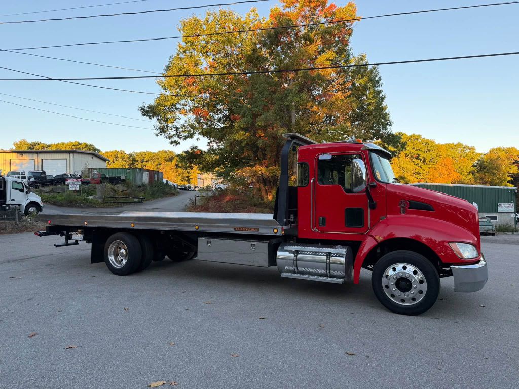 Photo 10 of this KENWORTH T270
