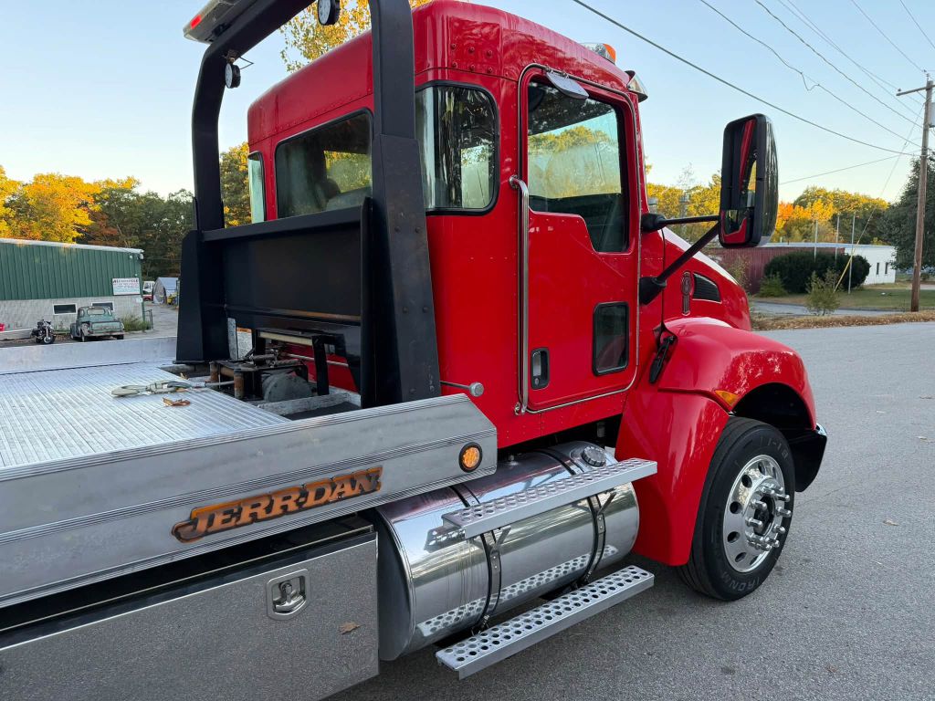 Photo 14 of this KENWORTH T270