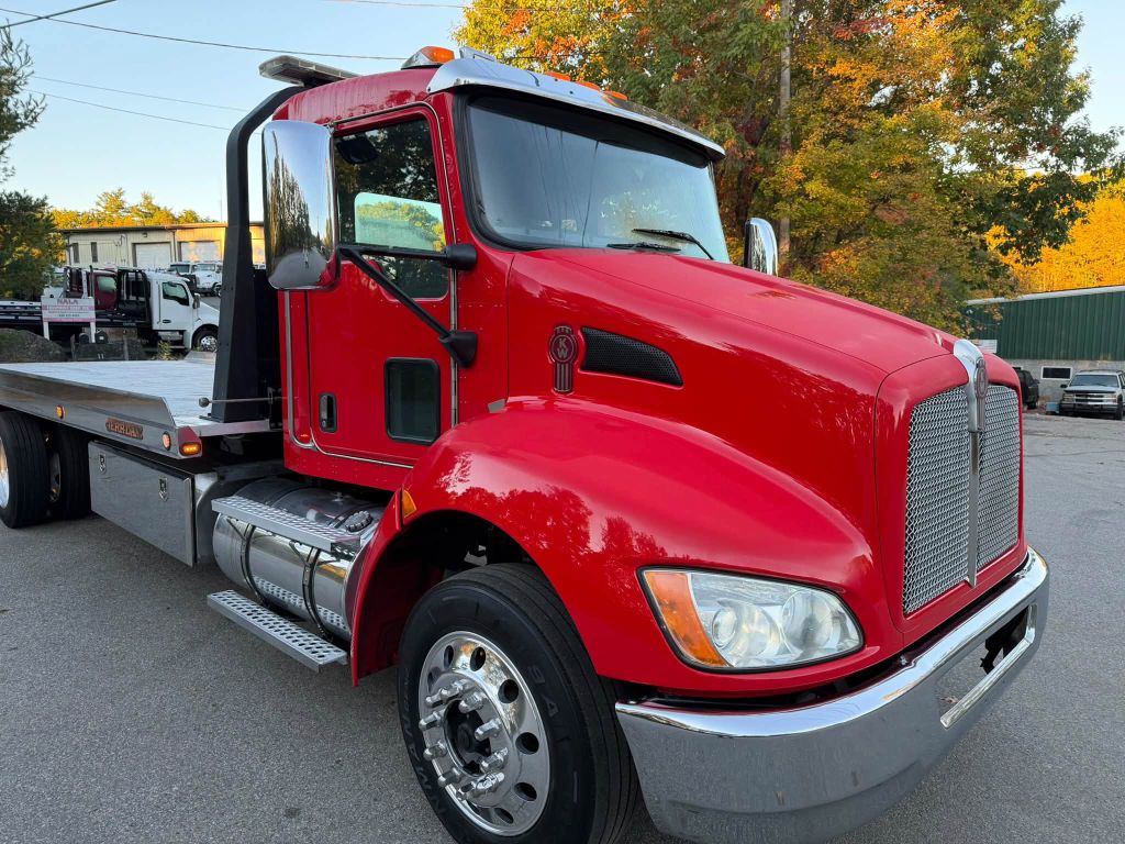Photo 15 of this KENWORTH T270