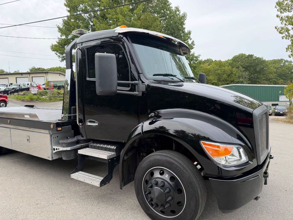 Photo 15 of this KENWORTH T280