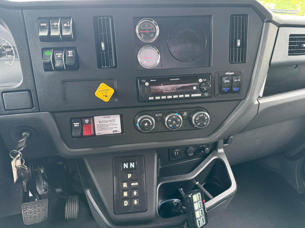 Photo 23 of this KENWORTH T280