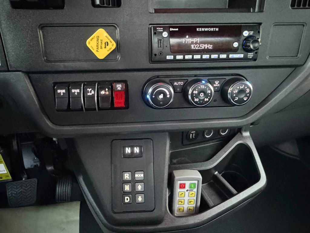 Photo 24 of this KENWORTH T280